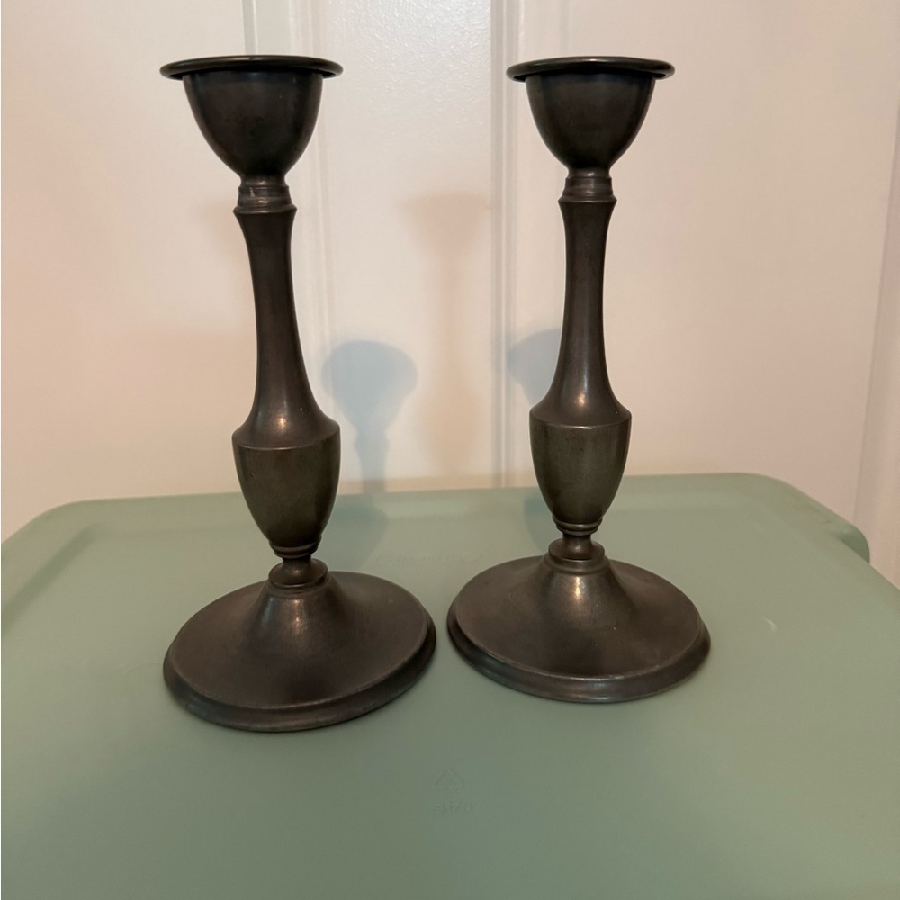 Vintage Brewster Pewter | Pair of Candlestick Holders | 4527 - Picture 2 of 8